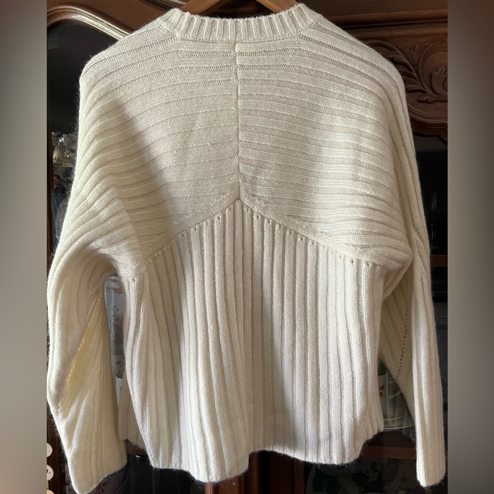 NWT Neiwai Ivory Mohair Blend Crewneck Sweater Size 4 $315 MSRP - Picture 2 of 5